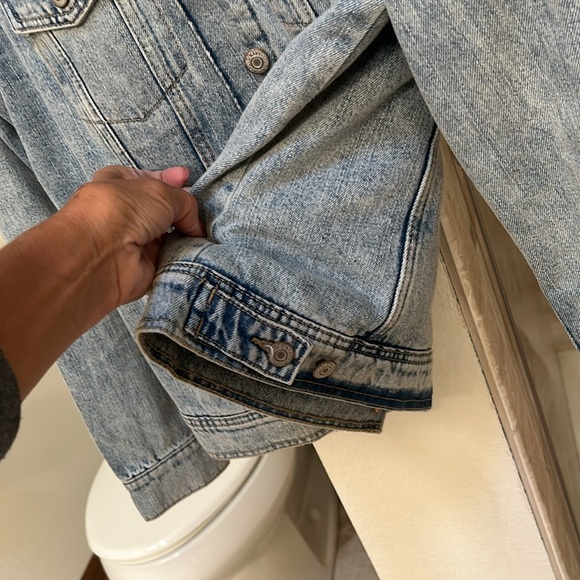 Women’s size M Old Navy, Sherpa lined Jean jacket - Picture 6 of 6